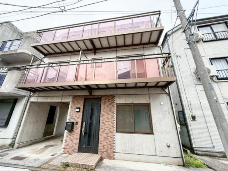 外観 毎日のお散歩も楽しく緑に恵まれた静かな住環境となります！！！伸び伸びスローライフを叶えてくれる物件！自然豊富な季節の移ろいを身近に感じられる環境は空間に彩りを添えておしゃれな住空間を作り上げます！ 