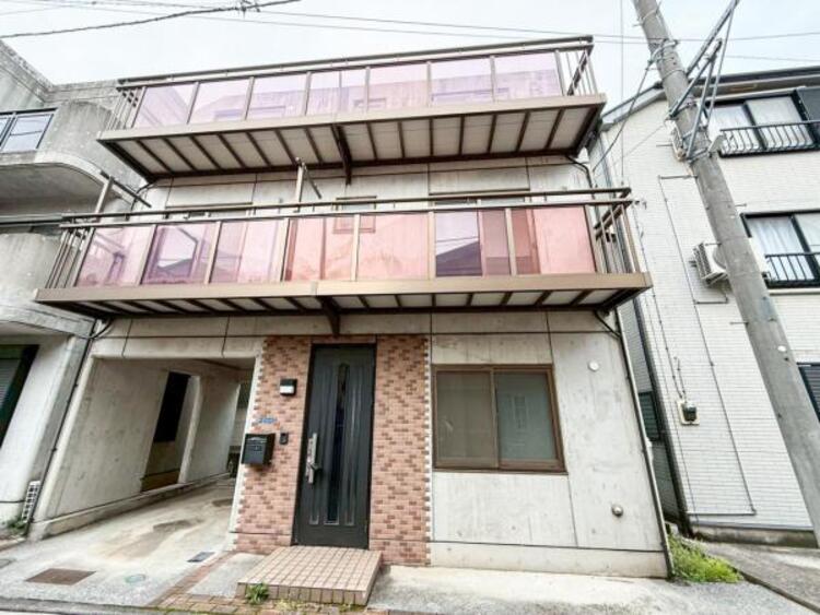 外観 自慢したくなるマイホーム！流行に左右されない上質な佇まい！！　満たされる時間をじっくり堪能できそうです　洗練されたものにふれることでもっともっと『おうちじかん』が充実したものになるでしょう！ 