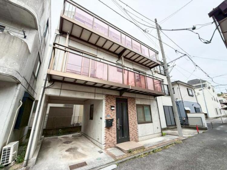 外観 季節の移り変わりと緑の潤いを感じられる環境で生活できそう！落ち着ける環境でこれからの生活が始まる。毎日のお散歩も快適な緑に恵まれたエリアで自然に包まれた穏やかな暮らしを実現するゆとりある環境 