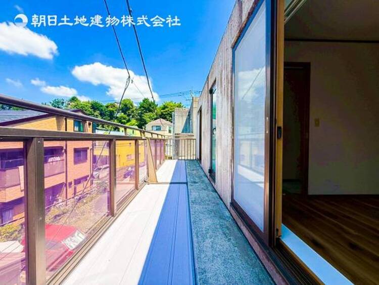 バルコニー 【バルコニー】太陽の光と爽やかな風でお洗濯物は気持ちいいです。