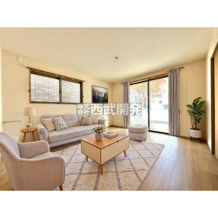 居間 配置してある家具や小物はCGによるイメージです