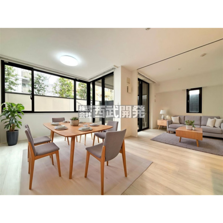 居間 配置してある家具や小物はCGによるイメージです