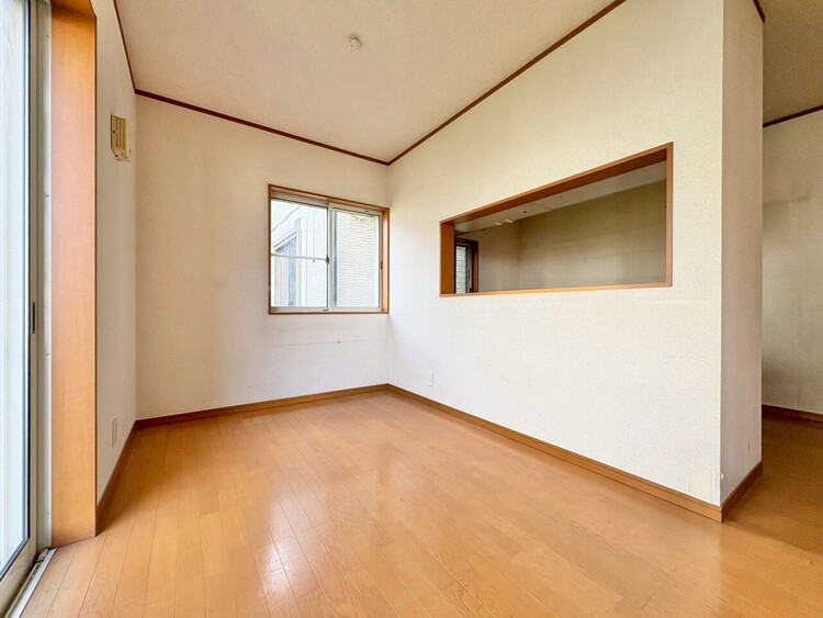 居間 忙しく過ぎゆく日常を置き去るほど、ゆったりした時間が流れるリビング。