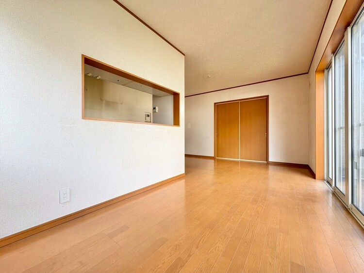 居間 居心地の良い空気感は、暮らしのステージを彩り、心からのやすらぎと満足感を与えてくれます。