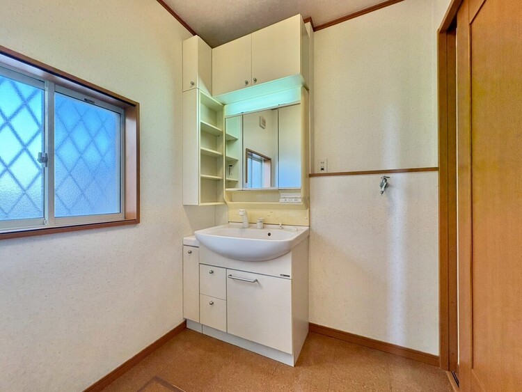 洗面 何かと物が増える場所だからこそ、スッキリと見映えの良い空間に。