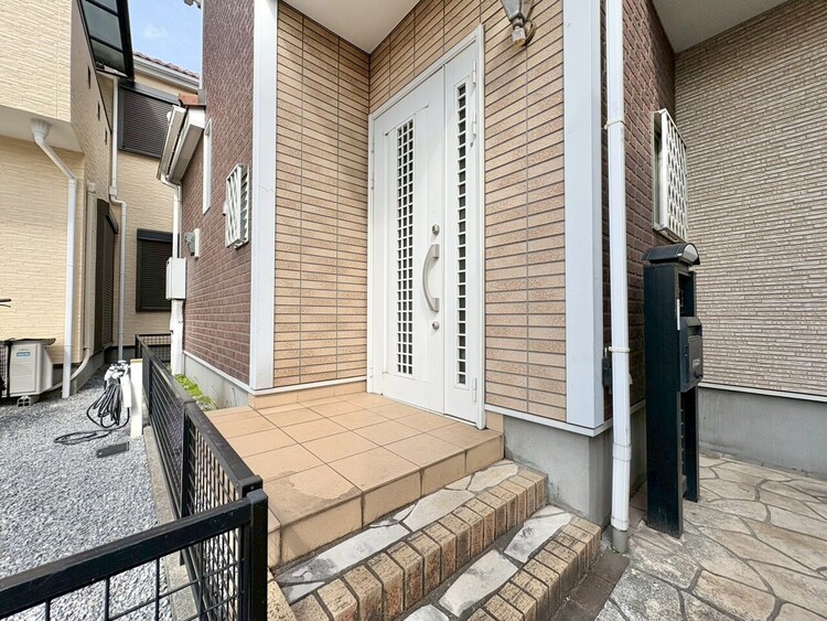 玄関 玄関を開ければ、そこは安らぎのご自宅。