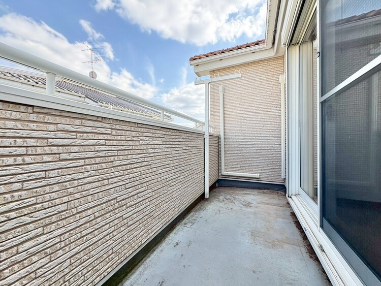 バルコニー 暮らしの中で、光と風を演出してくれるバルコニー。