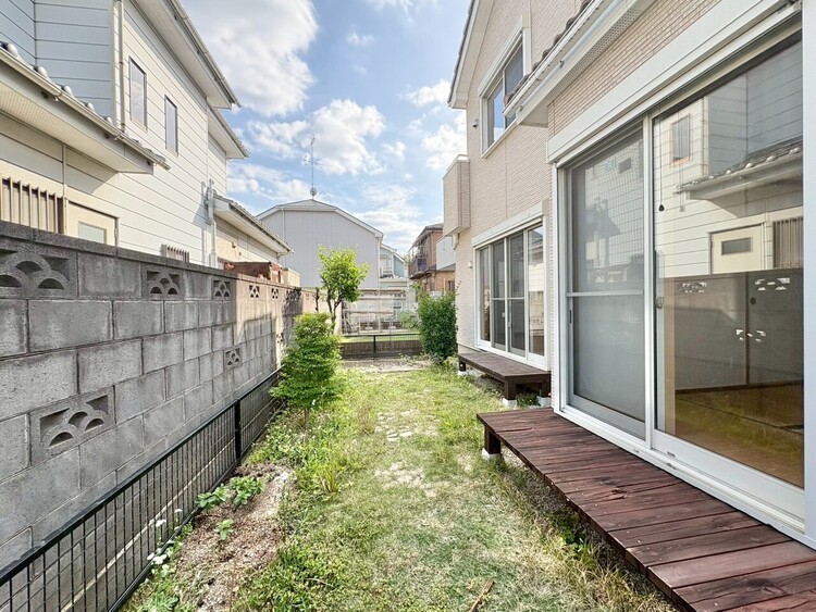 その他 お子様が遊んだり、趣味のガーデニングにピッタリのお庭。