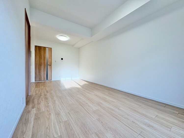 居間 忙しく過ぎゆく日常を置き去るほど、ゆったりした時間が流れるリビング。