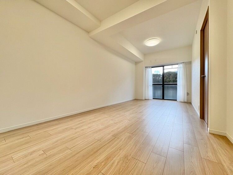 居間 居心地の良い空気感は、暮らしのステージを彩り、心からのやすらぎと満足感を与えてくれます。