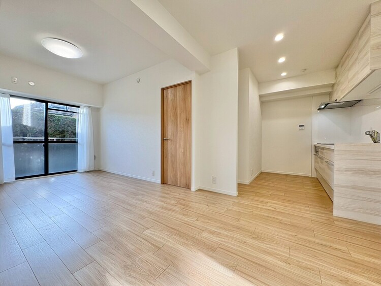 居間 快適に過ごす毎日を求めて、暮らしの中でご自身の「マイホーム」に創り上げてください。