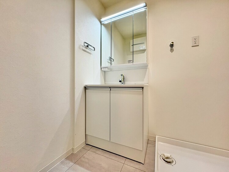 洗面 何かと物が増える場所だからこそ、スッキリと見映えの良い空間に。