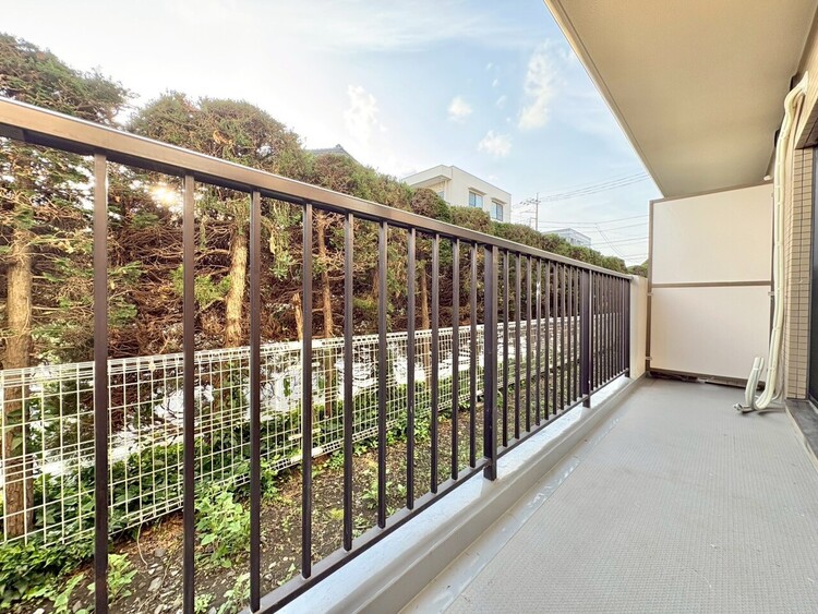 バルコニー 暮らしの中で、光と風を演出してくれるバルコニー。