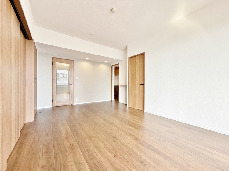 居間 居心地の良い空気感は、暮らしのステージを彩り、心からのやすらぎと満足感を与えてくれます。