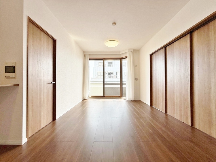 居間 快適に過ごす毎日を求めて、暮らしの中でご自身の「マイホーム」に創り上げてください。