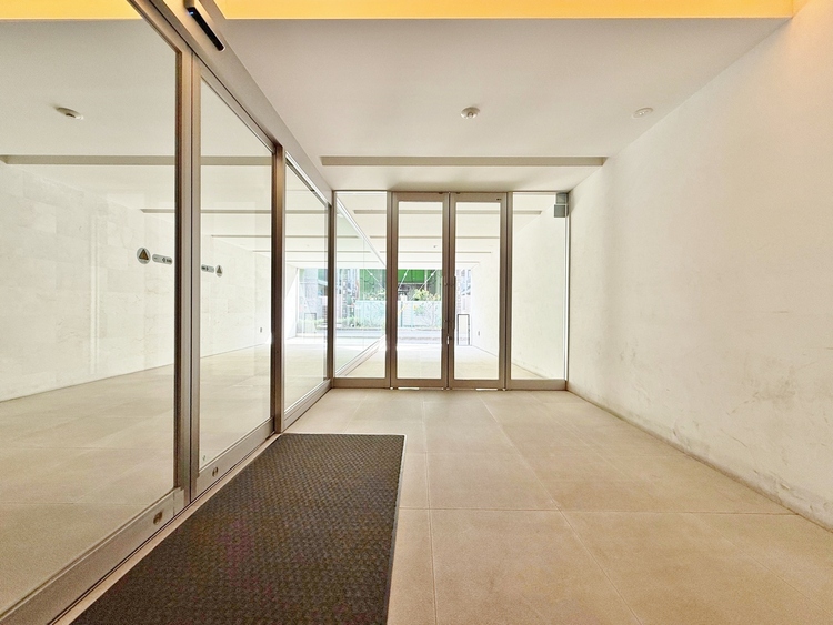 エントランス エントランス内部は、管理が行き届き清潔な共有スペースとなっています。