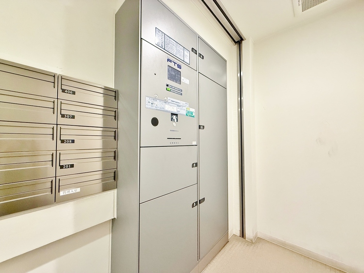 設備 留守時に便利な宅配ボックスを完備。