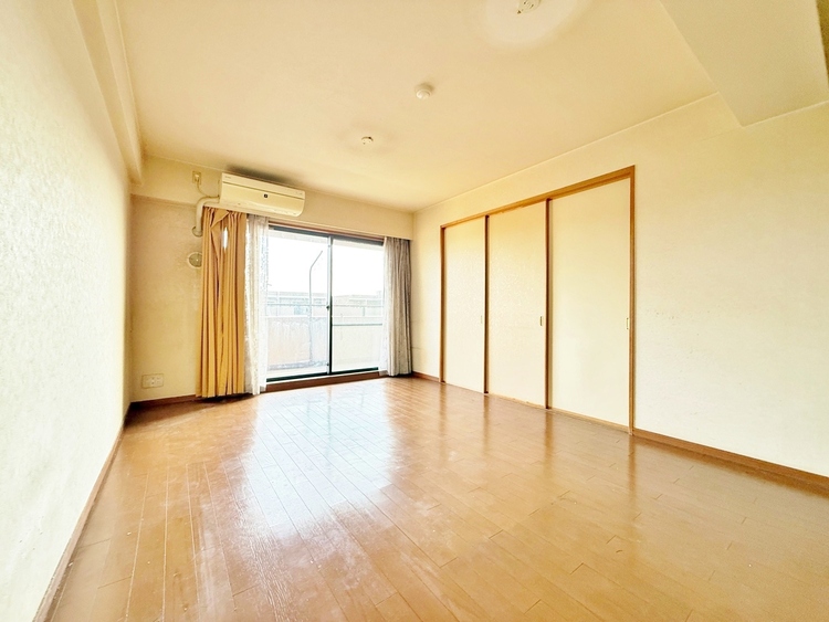 居間 居心地の良い空気感は、暮らしのステージを彩り、心からのやすらぎと満足感を与えてくれます。