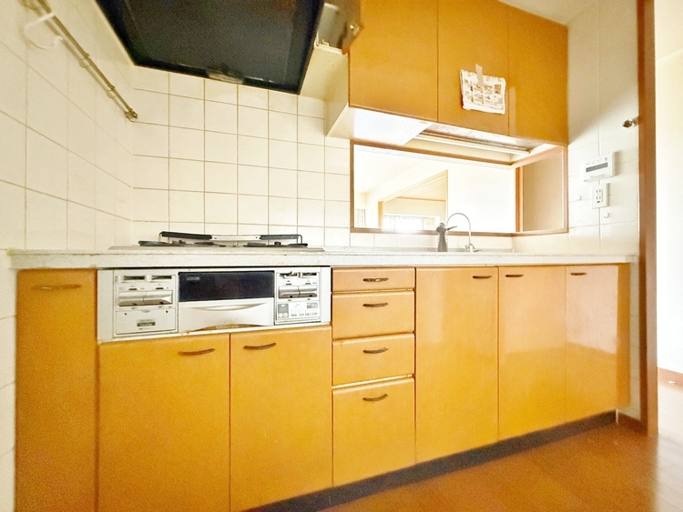 キッチン スマートな意匠と充実の機能を備えたキッチンが、暮らしにおいしい彩りを添えます。