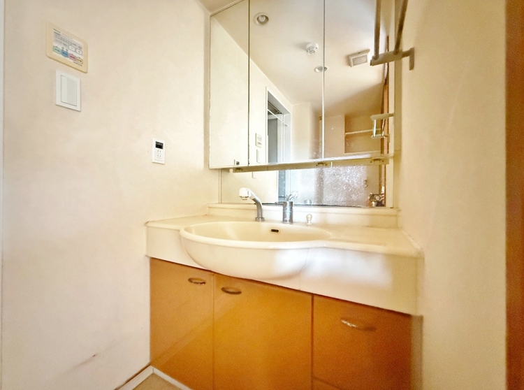 洗面 何かと物が増える場所だからこそ、スッキリと見映えの良い空間に。