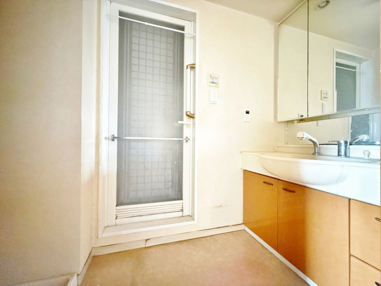 洗面 清潔感と心地よさを重視した、上質感漂うパウダールーム。