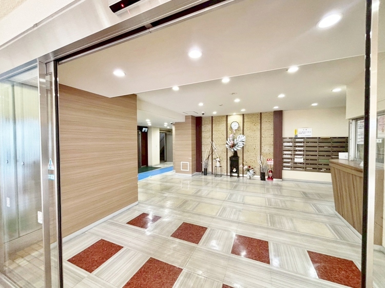 エントランス エントランス内部は、管理が行き届き清潔な共有スペースとなっています。