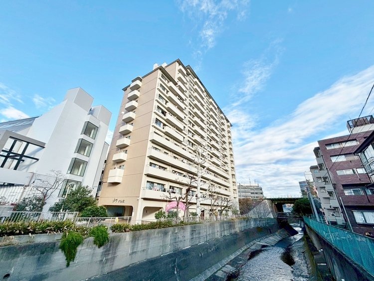 外観 現地に足をお運びいただいた際には、周辺散策などをお勧めいたします。