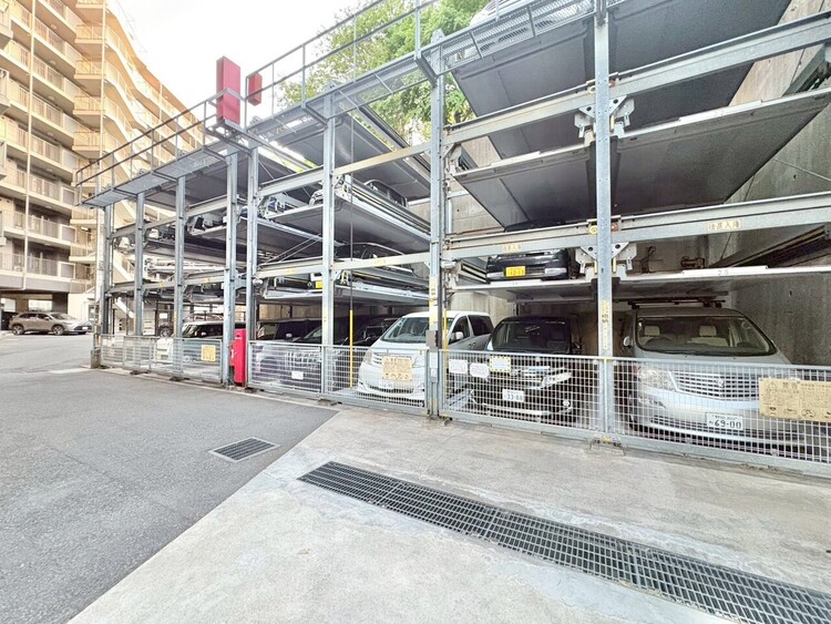 駐車場 本物件の駐車スペースです。車種制限のある場合もございますので、お気軽にお問い合わせくださいませ。