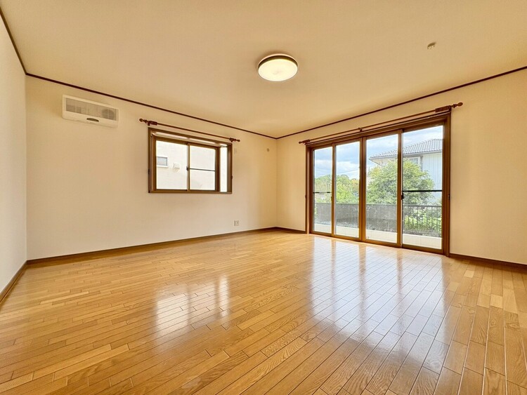 居間 飾り過ぎないシンプルな内装と偏り過ぎないデザインで統一しました。