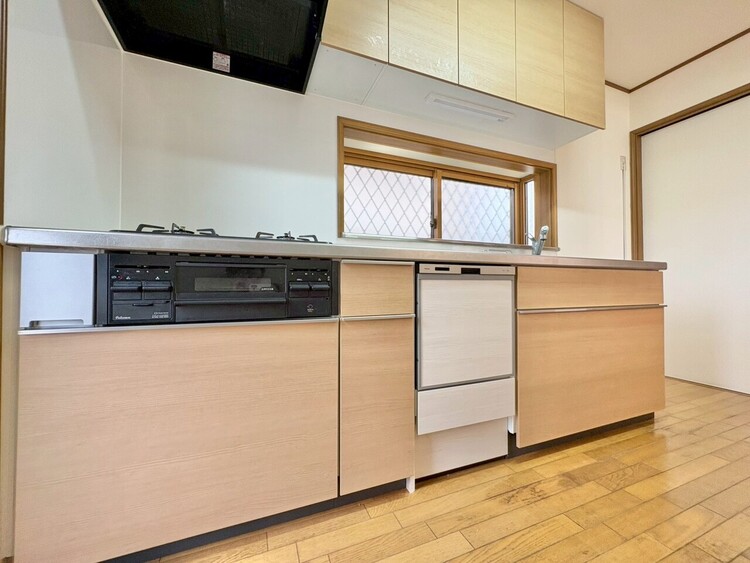 キッチン スマートな意匠と充実の機能を備えたキッチンが、暮らしにおいしい彩りを添えます。