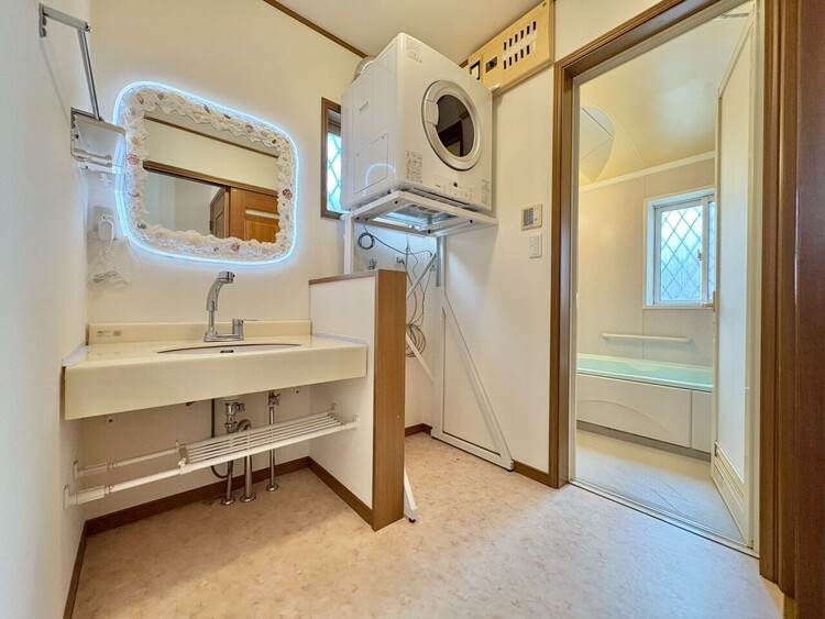 洗面 清潔感と心地よさを重視した、上質感漂うパウダールーム。