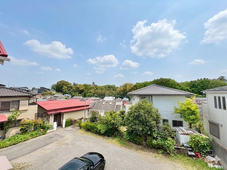 バルコニー 窓を開けると広がる青空。心をリフレッシュして日々を過ごしていきましょう。