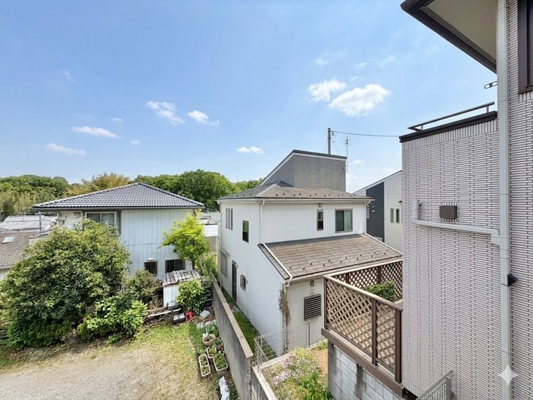 バルコニー 頬をなでる、優しい風を感じることが出来ます。