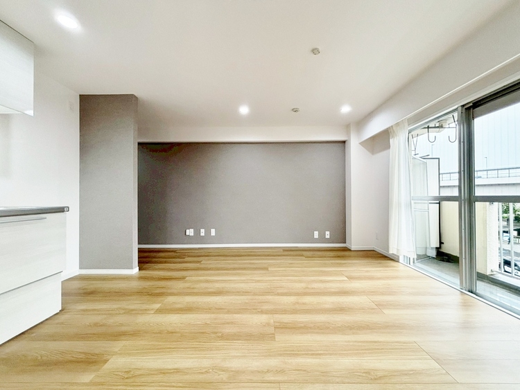 居間 居心地の良い空気感は、暮らしのステージを彩り、心からのやすらぎと満足感を与えてくれます。