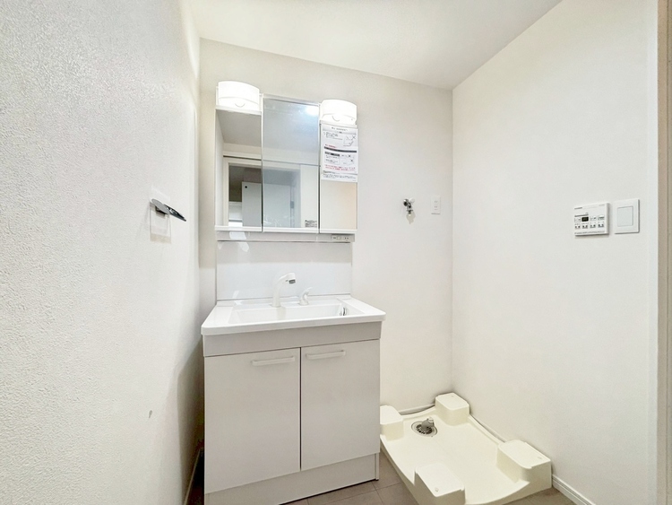 洗面 何かと物が増える場所だからこそ、スッキリと見映えの良い空間に。