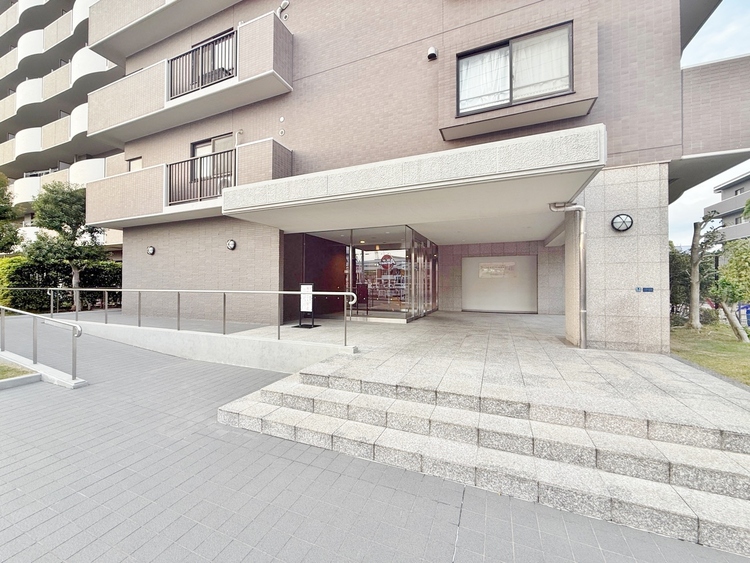 エントランス 外と内をつなぐエントランスは、まさに顔となる場所。