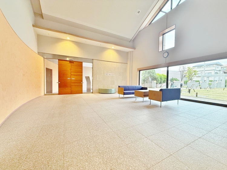 エントランス エントランス内部は、管理が行き届き清潔な共有スペースとなっています。