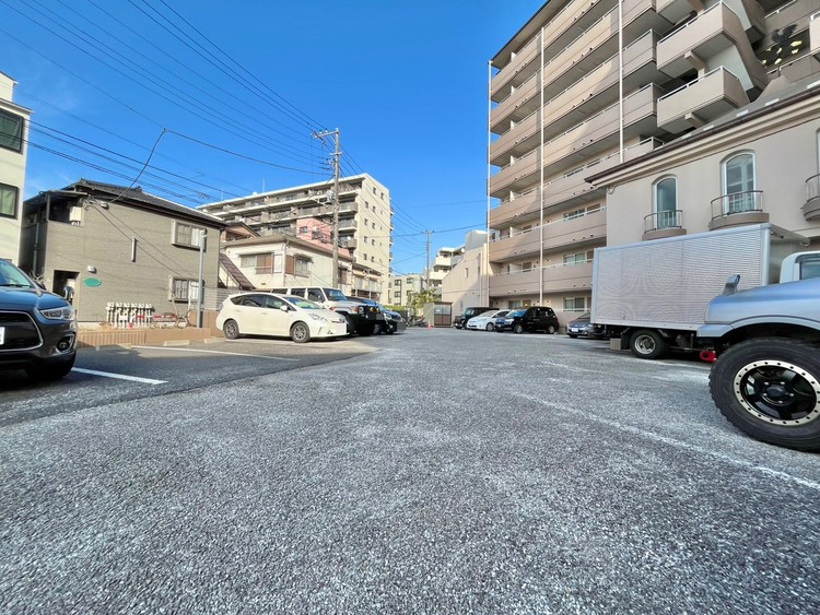 駐車場 本物件の駐車スペースです。車種制限のある場合もございますので、お気軽にお問い合わせくださいませ。