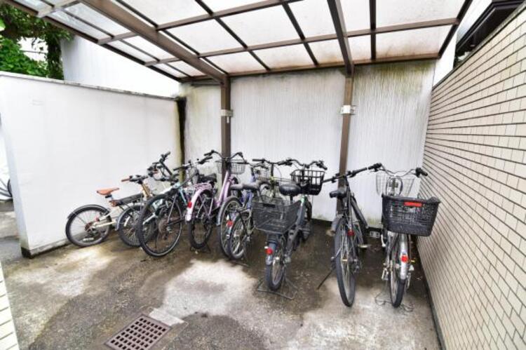 その他 管理の行き届いた駐輪場は屋根付きで雨の日も安心です。 