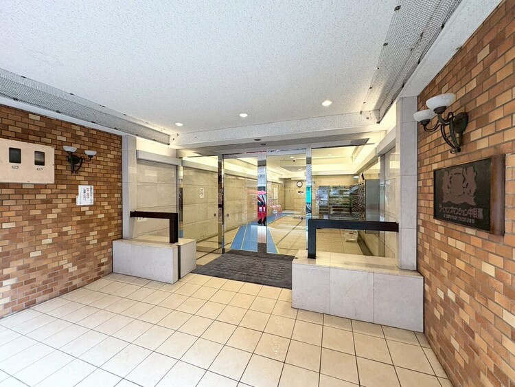 その他 上質感漂う玄関アプローチです。