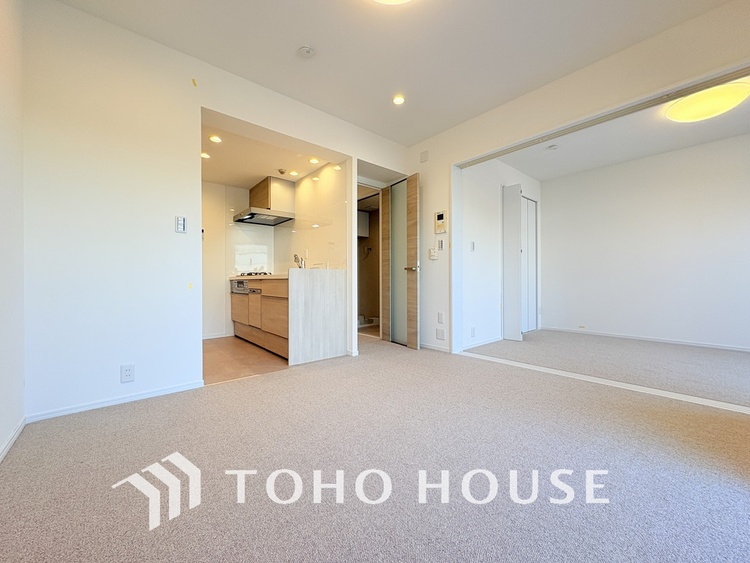 内装 広がりのある住空間、家族が集まるリビング・ダイニング