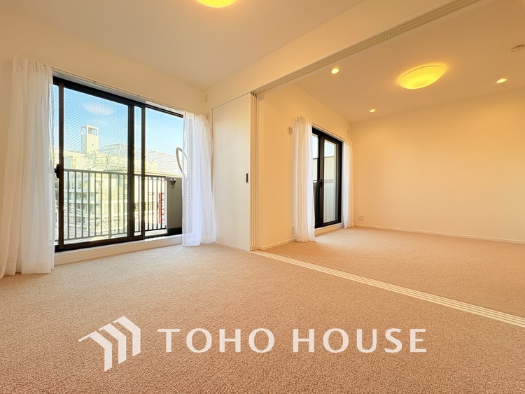 内装 1日の疲れを癒し、心地よく寛げるようゆったりとした広さをしています