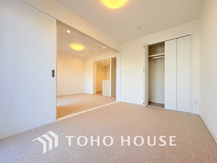 内装 シンプルですっきりとした室内は飽きのこない居心地の良い雰囲気です