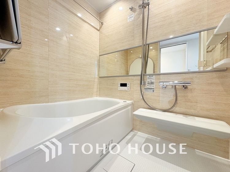 風呂 一日の疲れを癒すバスルームは、心地よいリラックスを叶える清潔感溢れる空間