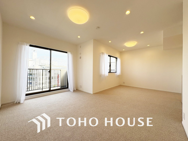 内装 広がりのある住空間、家族が集まるリビング・ダイニング