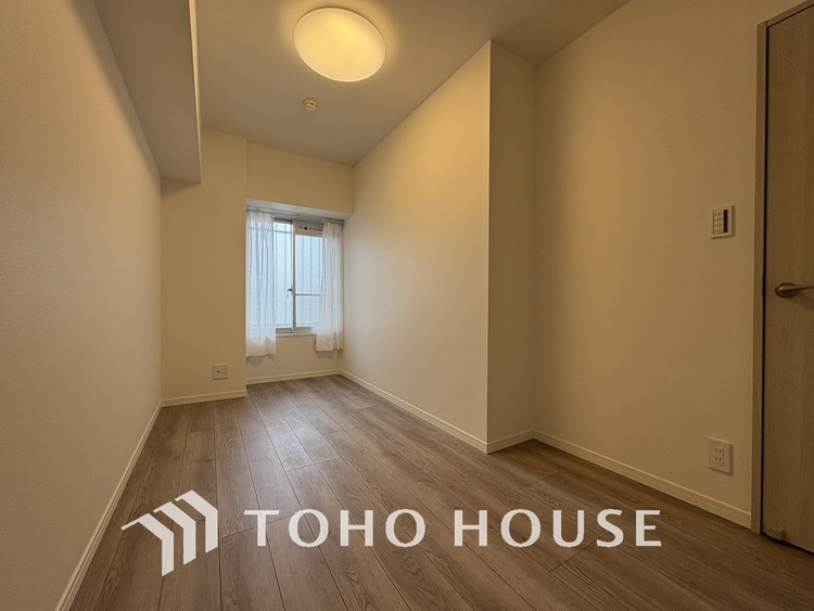 内装 採光もある洋室は、くつろぎのひと時を過ごすのにぴったり