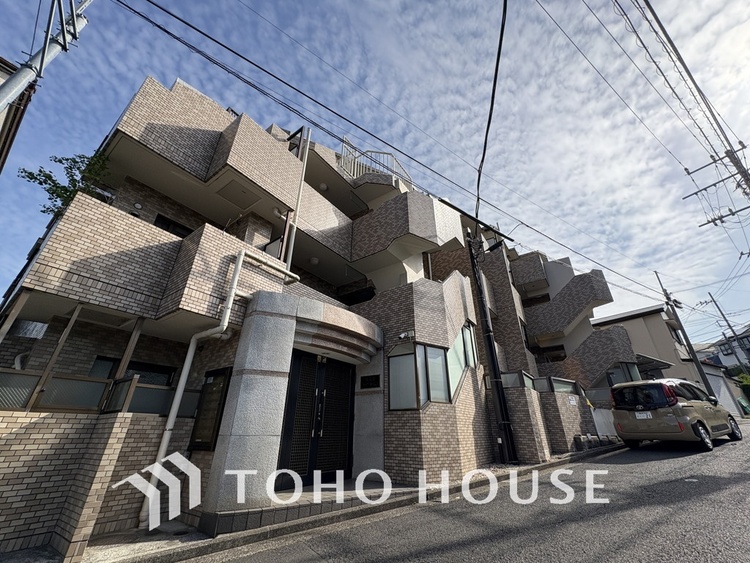 外観 〜ルーフバルコニー付き住戸〜南東向き、3面バルコニーのため陽当り・通風良好〜リノベーション済み〜