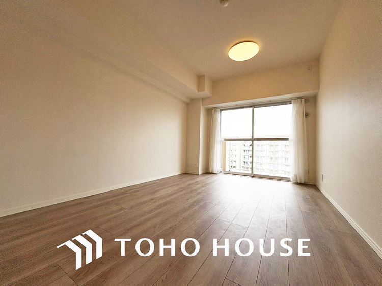 キッチン 柔らかな陽のそそぐ心地よいリビングダイニング