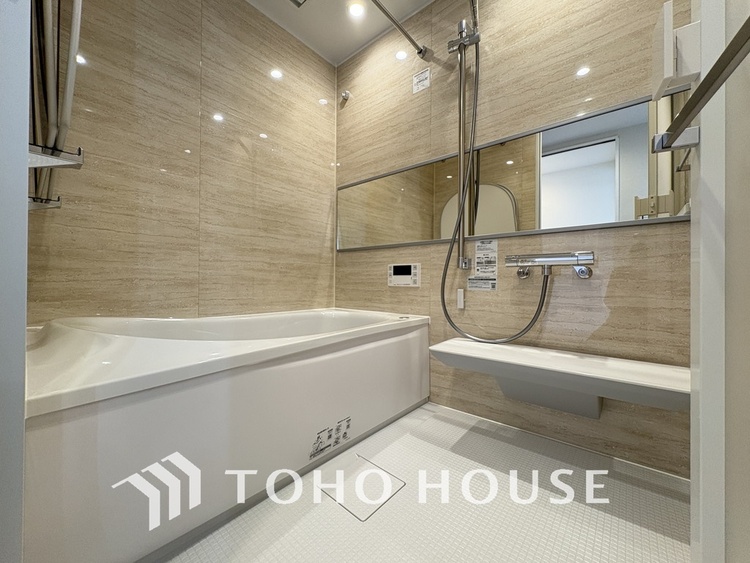 風呂 一日の疲れを癒すバスルームは、心地よいリラックスを叶える清潔感溢れる空間