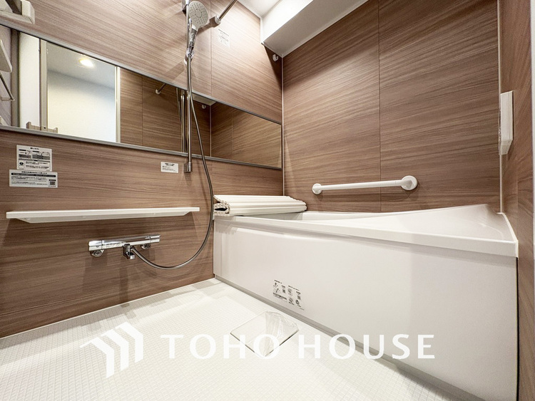 風呂 一日の疲れを癒すバスルームは、心地よいリラックスを叶える清潔感溢れる空間